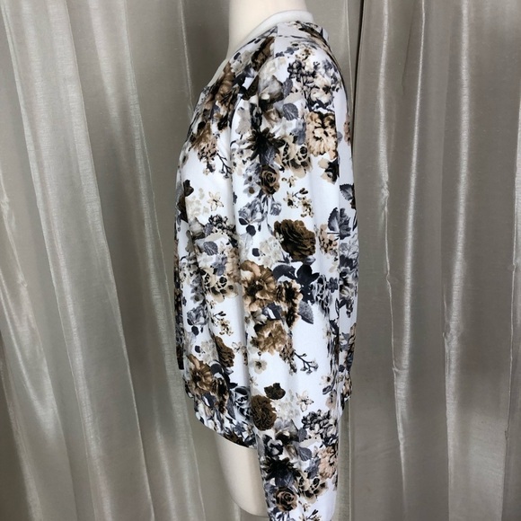 Floral zip up‎ - Picture 5 of 8